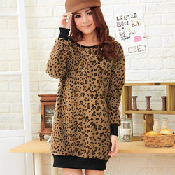 【衣芙日系】寵愛教主豹紋刷毛配色長版T(咖)
